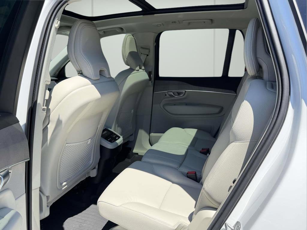 2024 Volvo XC90 B5 Plus