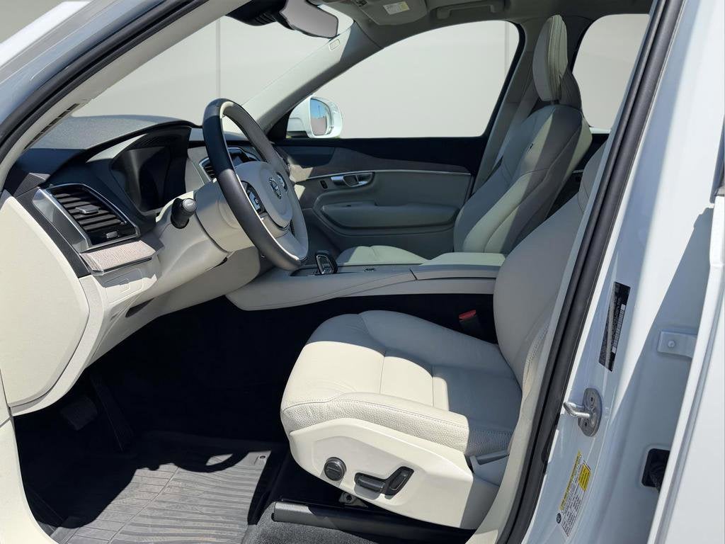 2024 Volvo XC90 B5 Plus