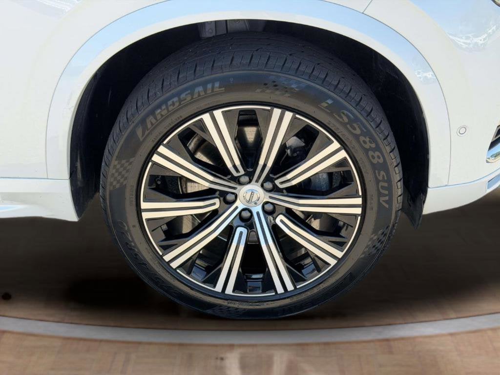 2024 Volvo XC90 B5 Plus