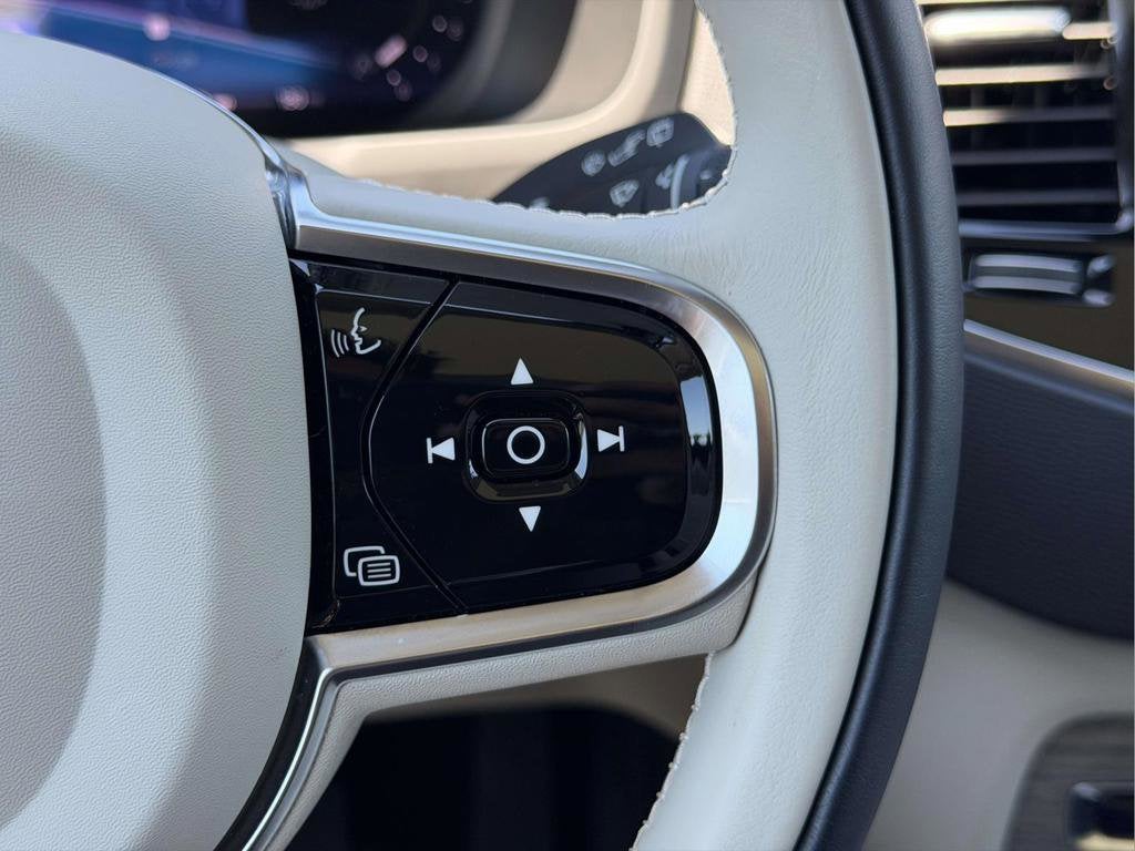 2024 Volvo XC90 B5 Plus
