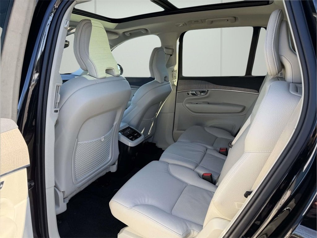 2024 Volvo XC90 B5 Plus
