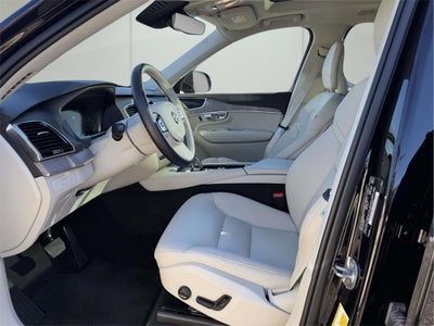 2024 Volvo XC90 B5 Plus