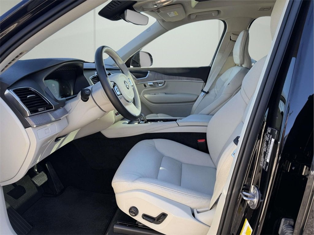 2024 Volvo XC90 B5 Plus