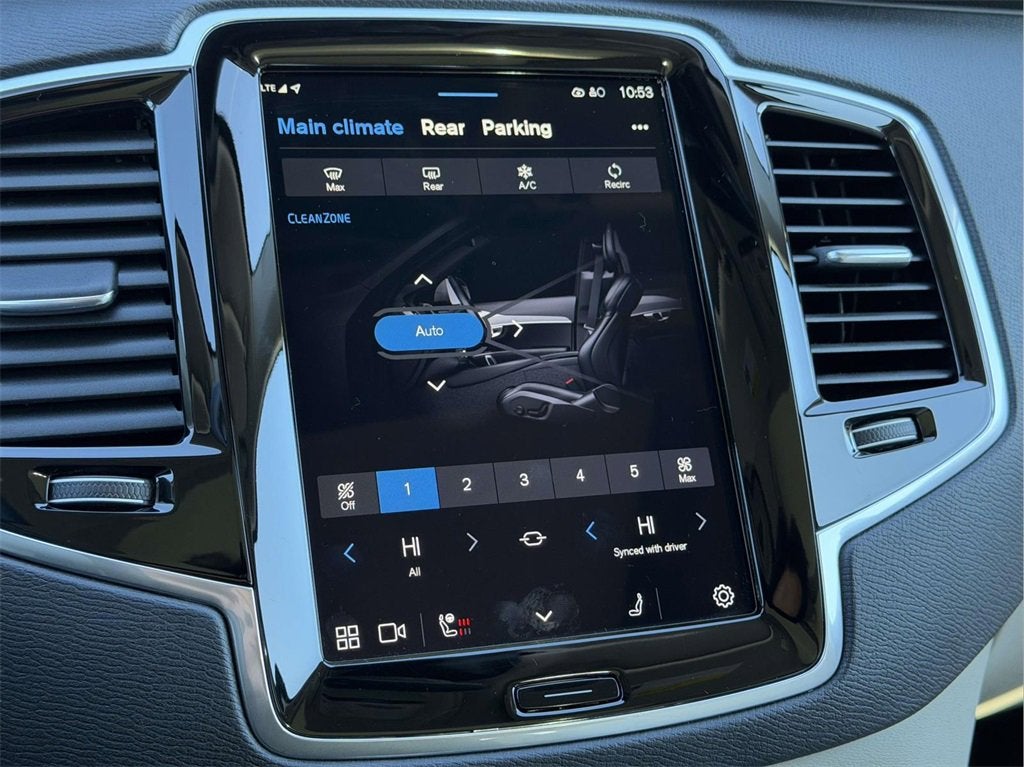 2024 Volvo XC90 B5 Plus