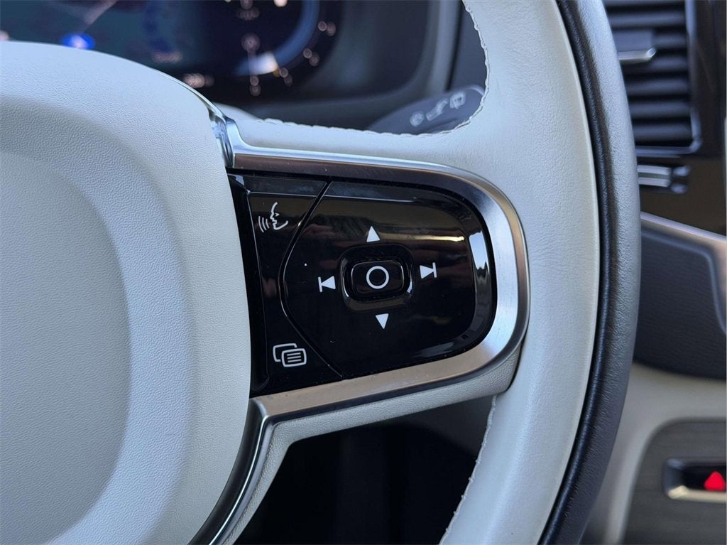 2024 Volvo XC90 B5 Plus