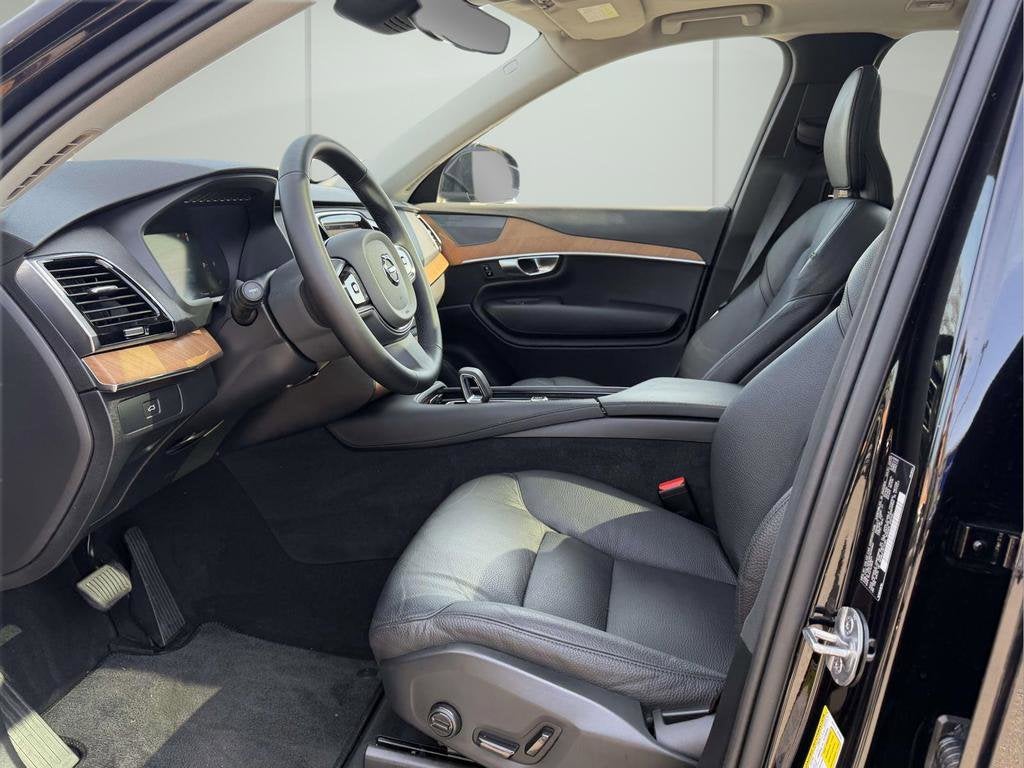2024 Volvo XC90 B5 Plus