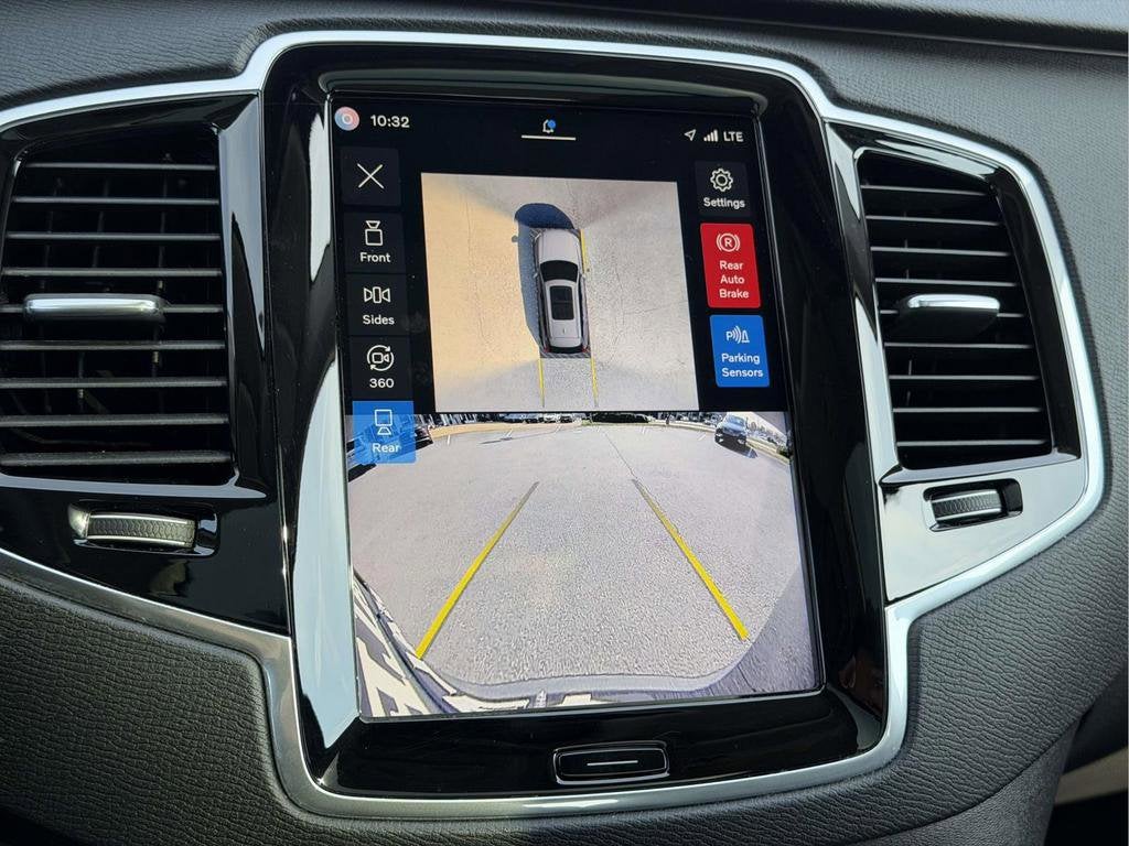 2024 Volvo XC90 B5 Plus