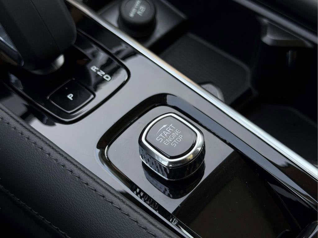 2024 Volvo XC90 B5 Plus