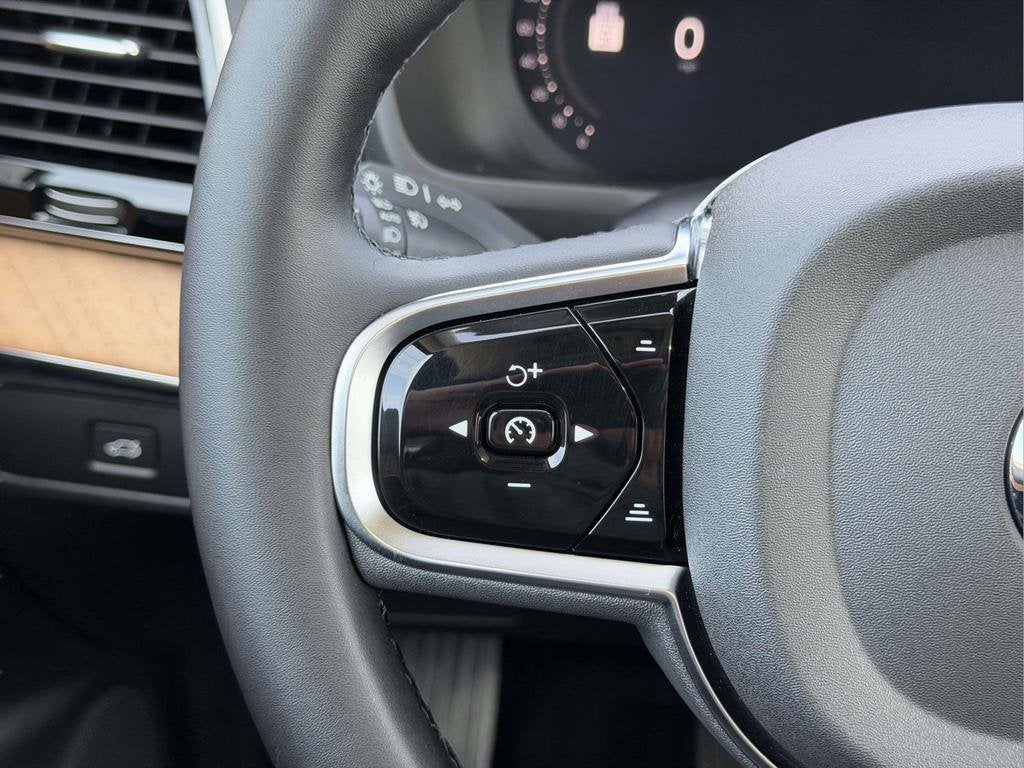 2024 Volvo XC90 B5 Plus