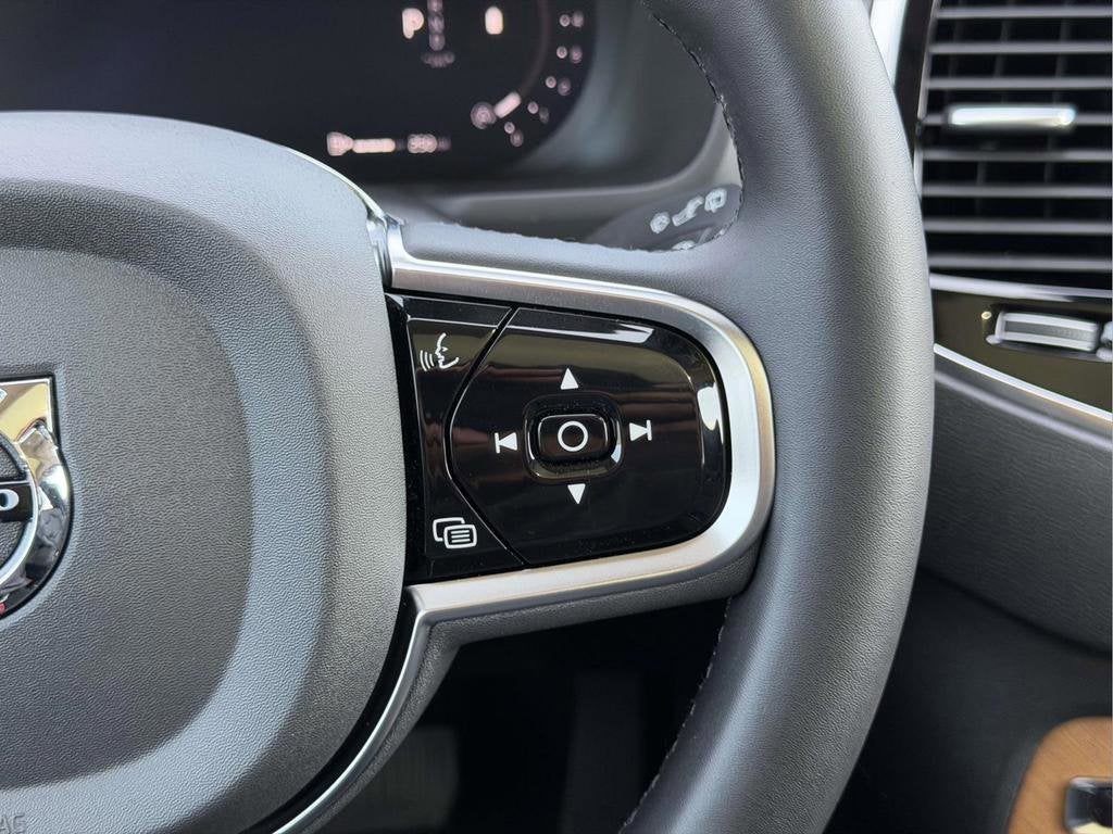 2024 Volvo XC90 B5 Plus