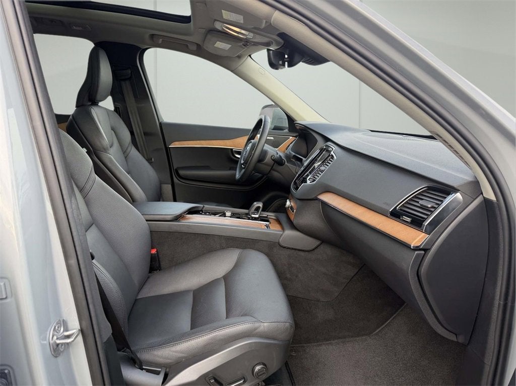 2024 Volvo XC90 B5 Plus