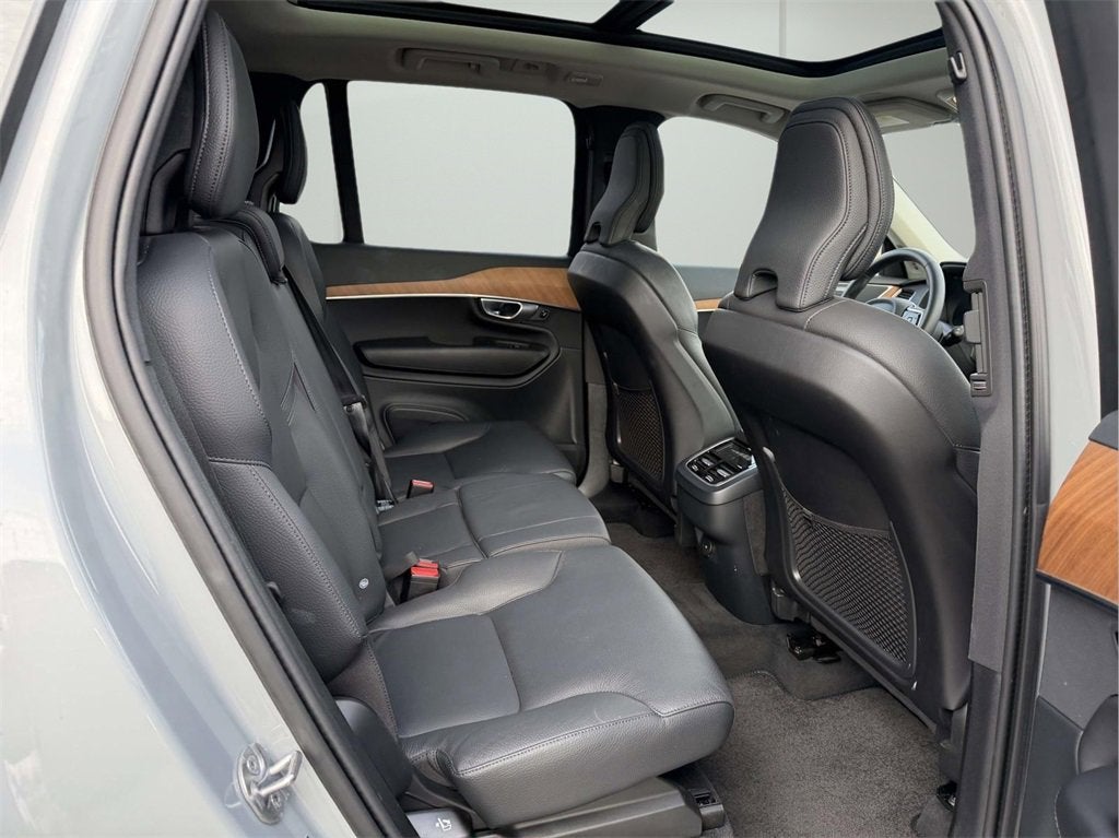 2024 Volvo XC90 B5 Plus