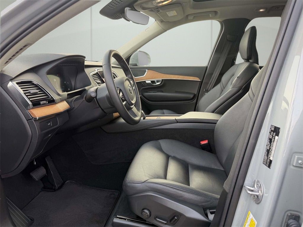 2024 Volvo XC90 B5 Plus
