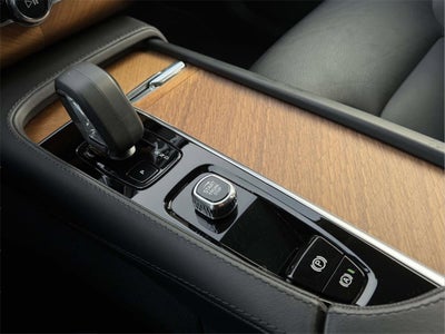 2024 Volvo XC90 B5 Plus