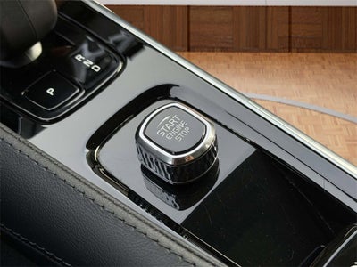 2024 Volvo XC90 B5 Plus