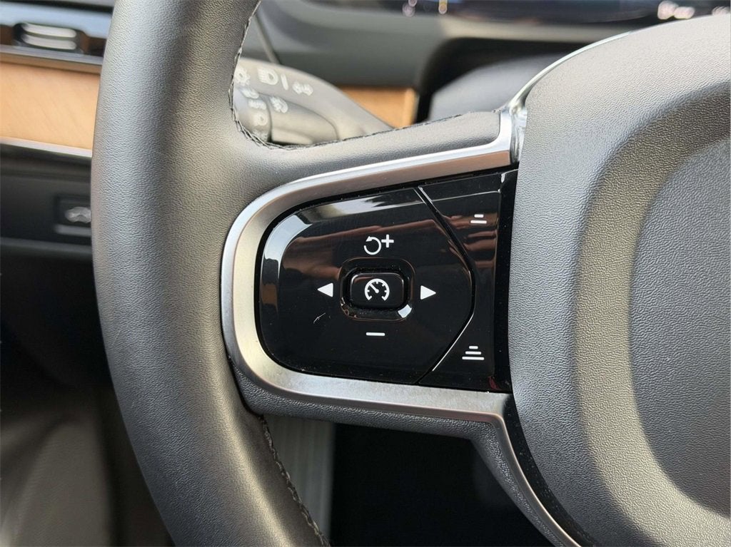 2024 Volvo XC90 B5 Plus