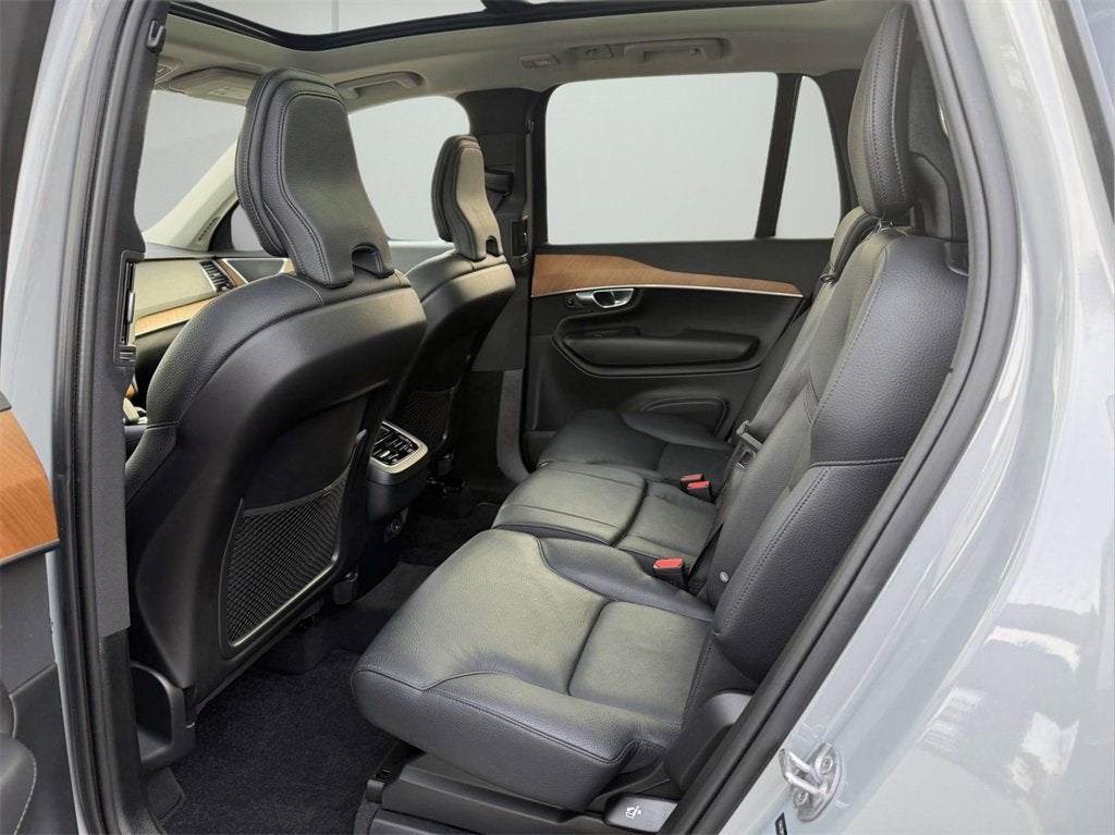2024 Volvo XC90 B5 Plus