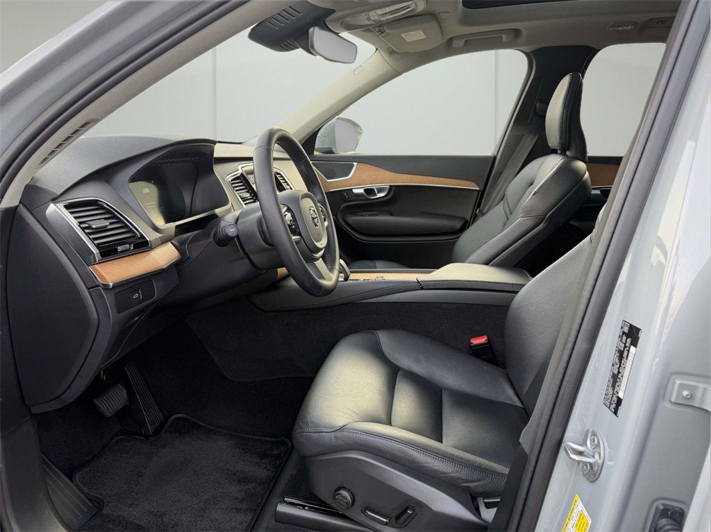 2024 Volvo XC90 B5 Plus