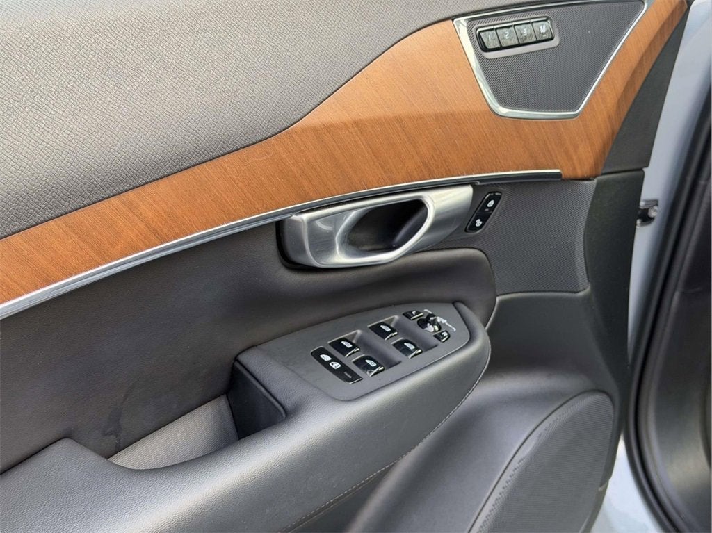 2024 Volvo XC90 B5 Plus