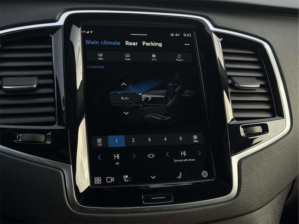 2024 Volvo XC90 B5 Plus