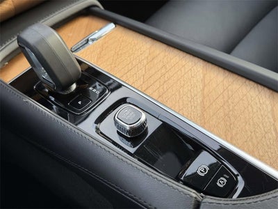 2024 Volvo XC90 B5 Plus