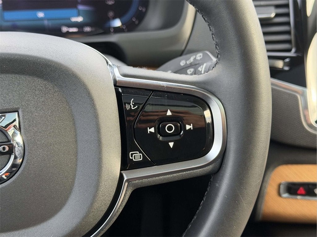 2024 Volvo XC90 B5 Plus