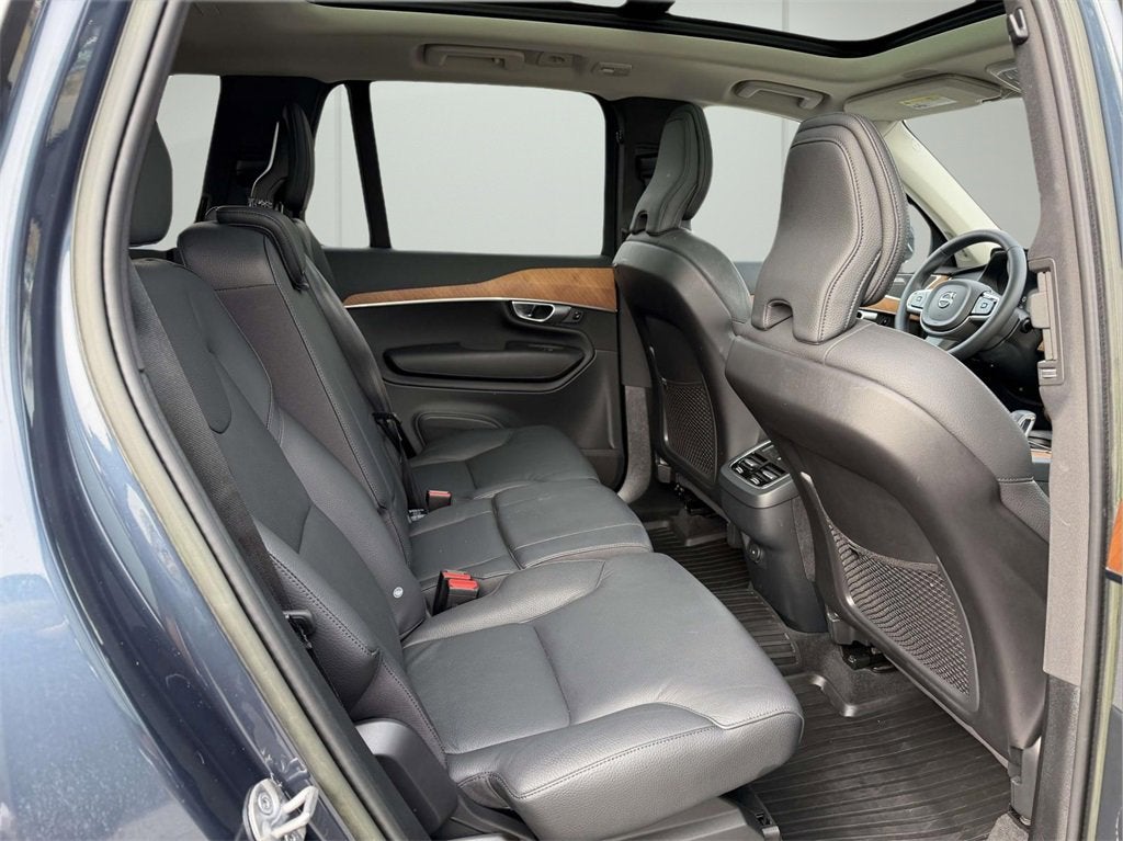 2023 Volvo XC90 B5 Plus