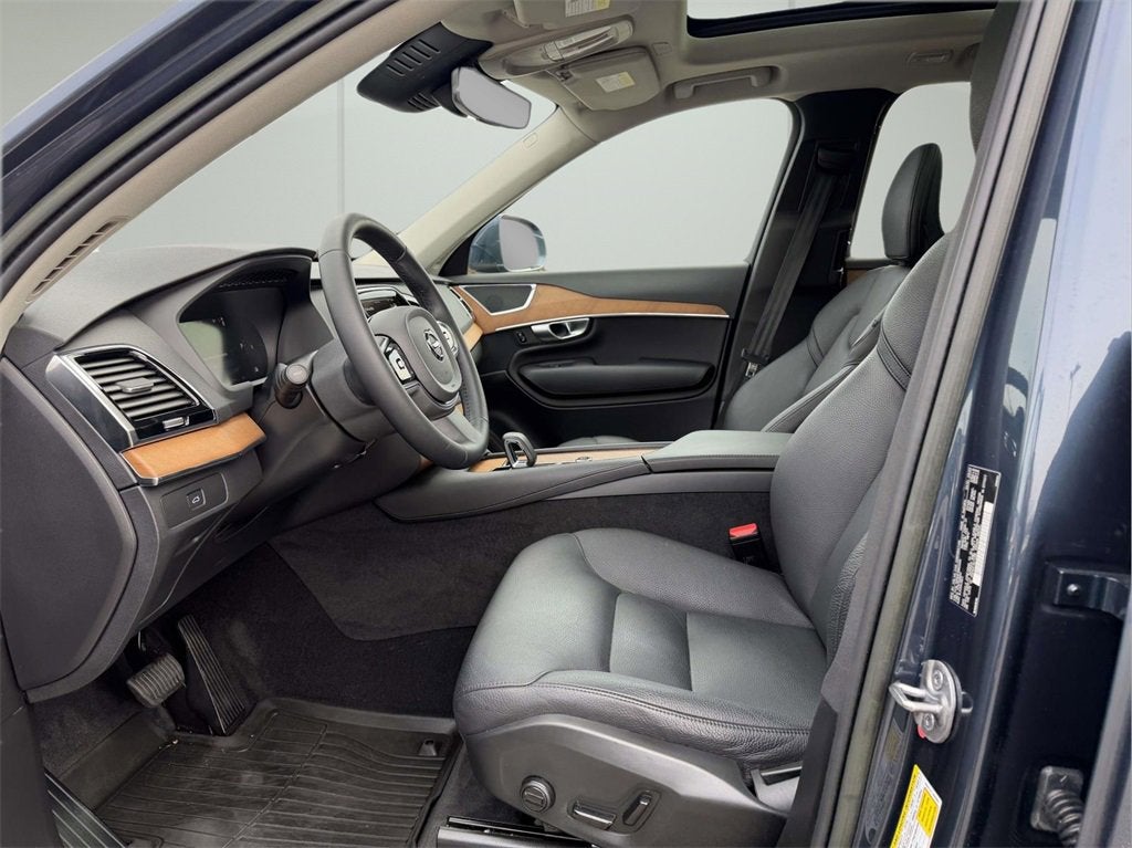 2023 Volvo XC90 B5 Plus