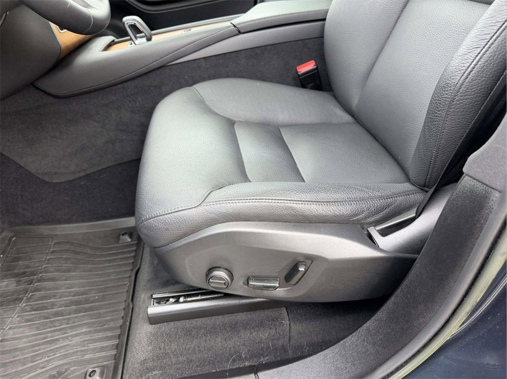 2023 Volvo XC90 B5 Plus