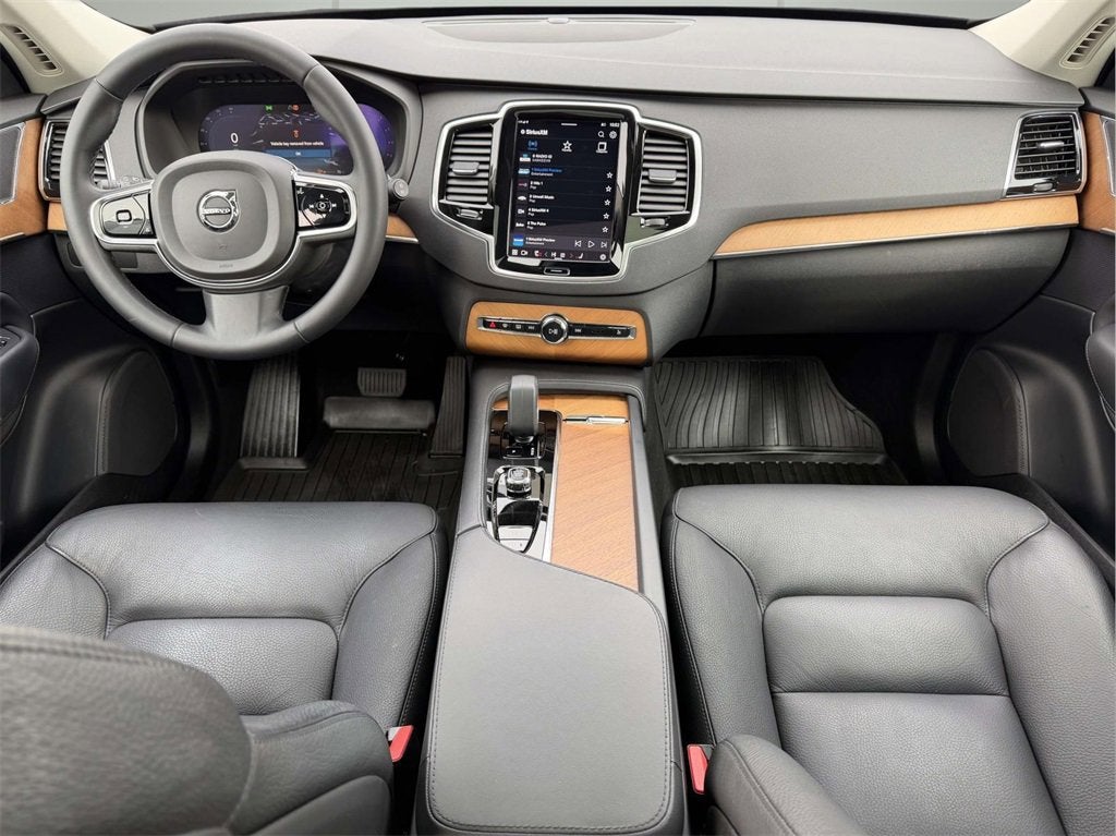 2023 Volvo XC90 B5 Plus