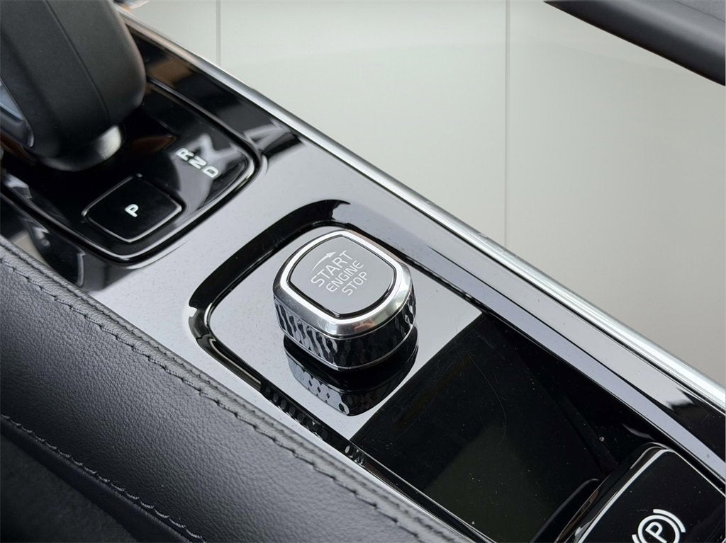 2023 Volvo XC90 B5 Plus