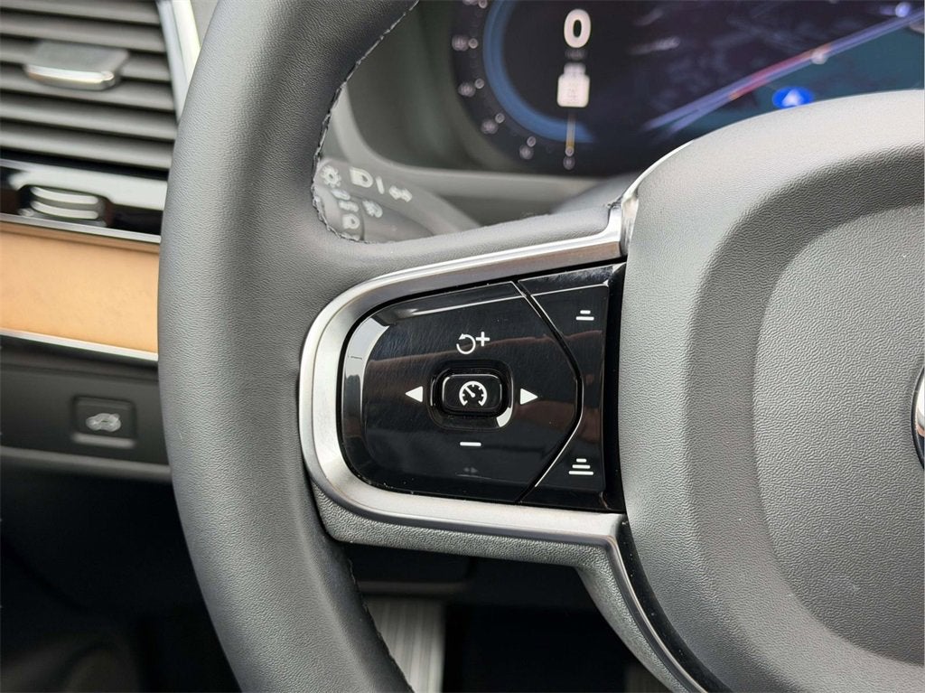 2023 Volvo XC90 B5 Plus