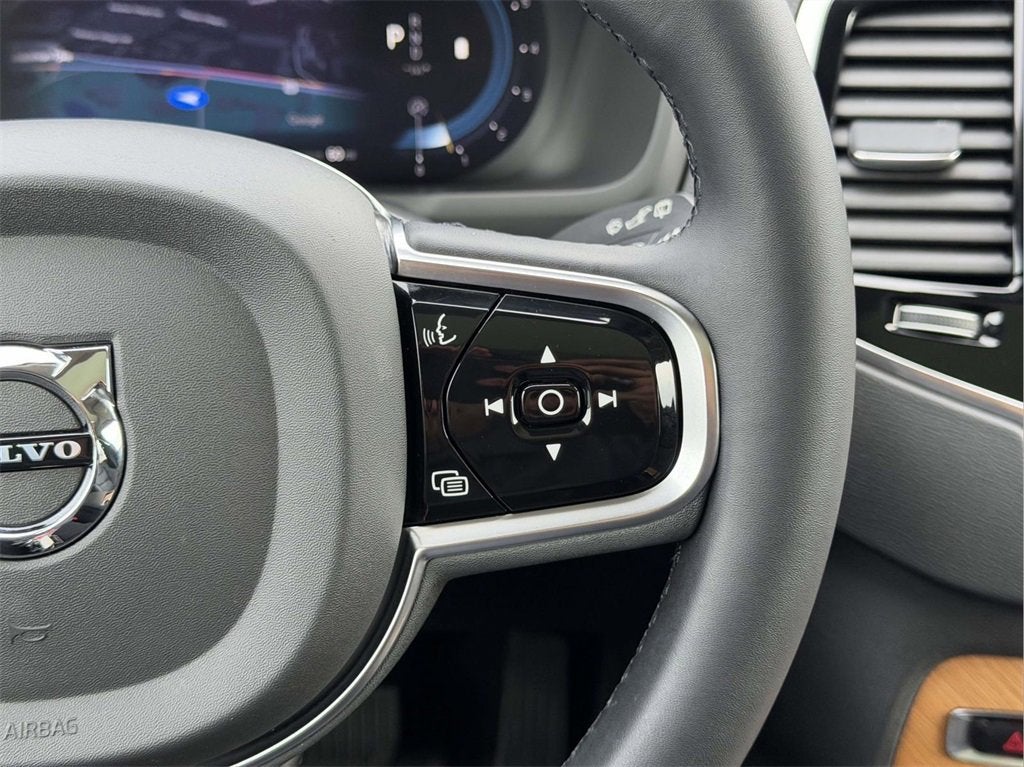 2023 Volvo XC90 B5 Plus