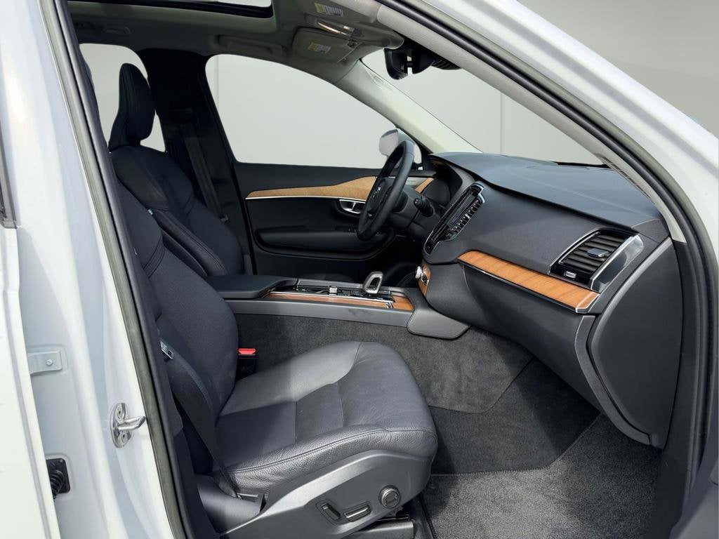2023 Volvo XC90 B5 Plus