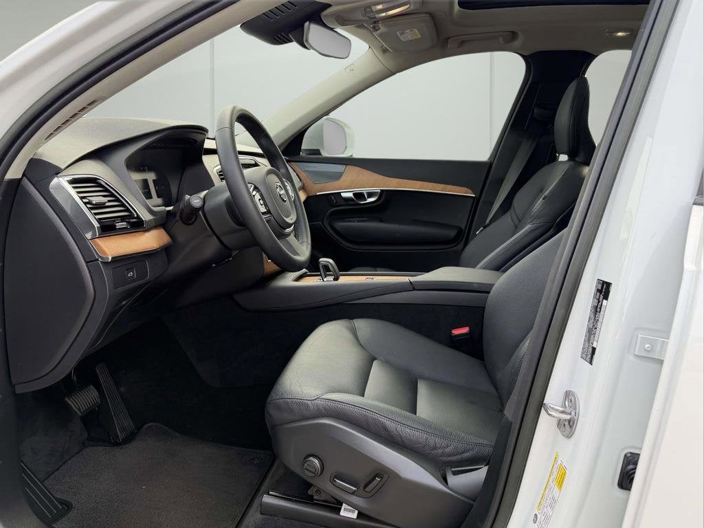 2023 Volvo XC90 B5 Plus