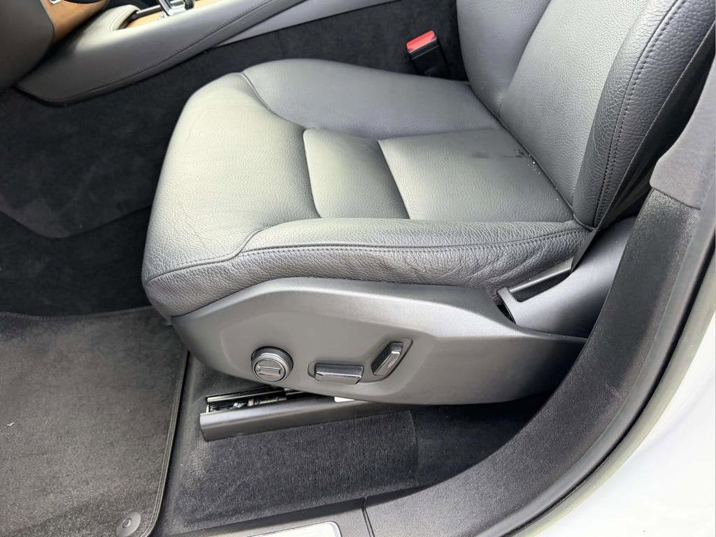2023 Volvo XC90 B5 Plus