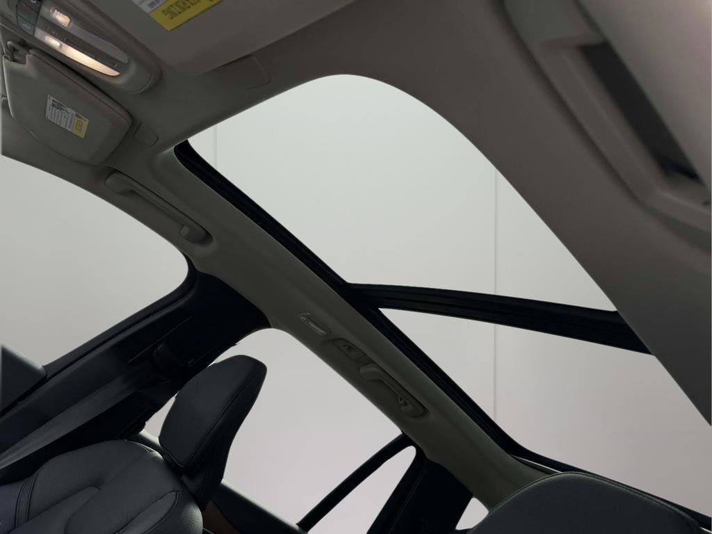 2023 Volvo XC90 B5 Plus