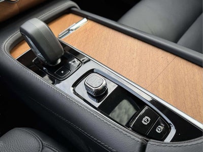 2023 Volvo XC90 B5 Plus