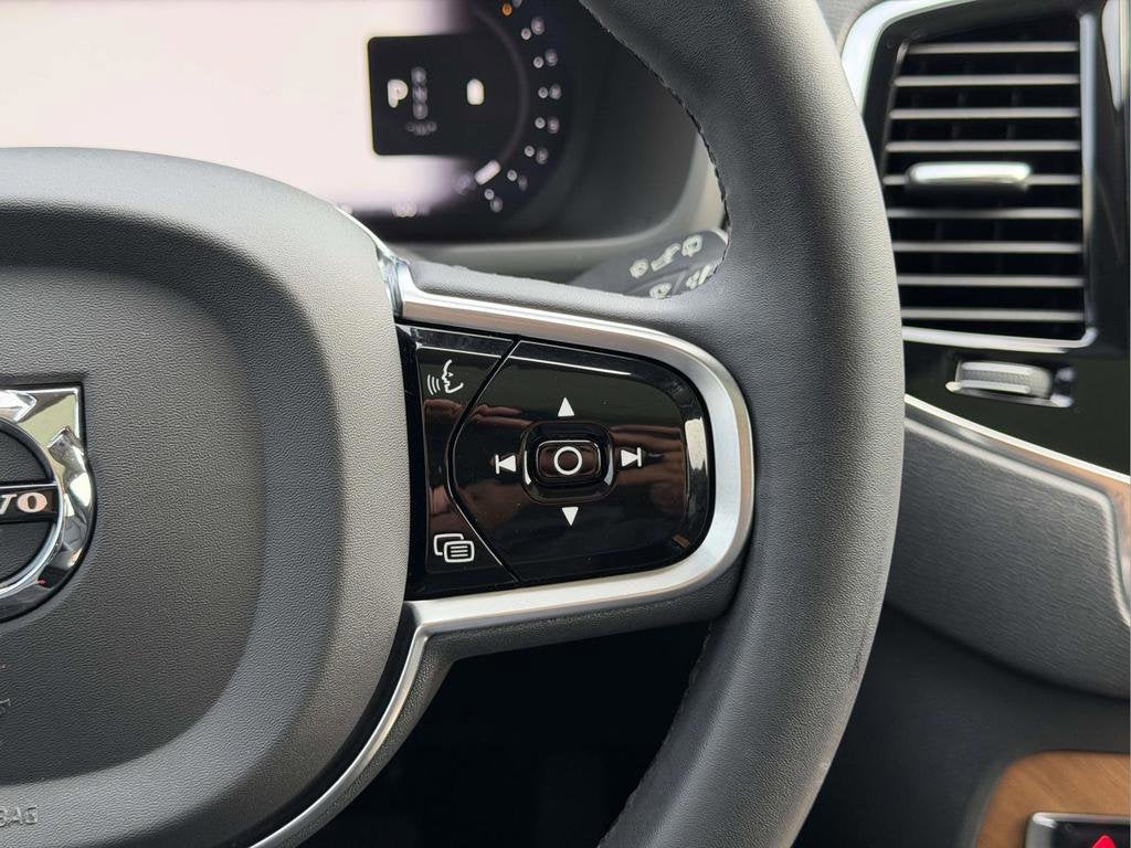 2023 Volvo XC90 B5 Plus