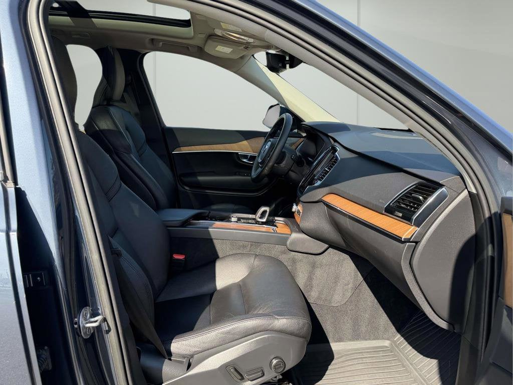 2023 Volvo XC90 B5 Plus