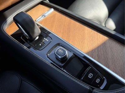 2023 Volvo XC90 B5 Plus