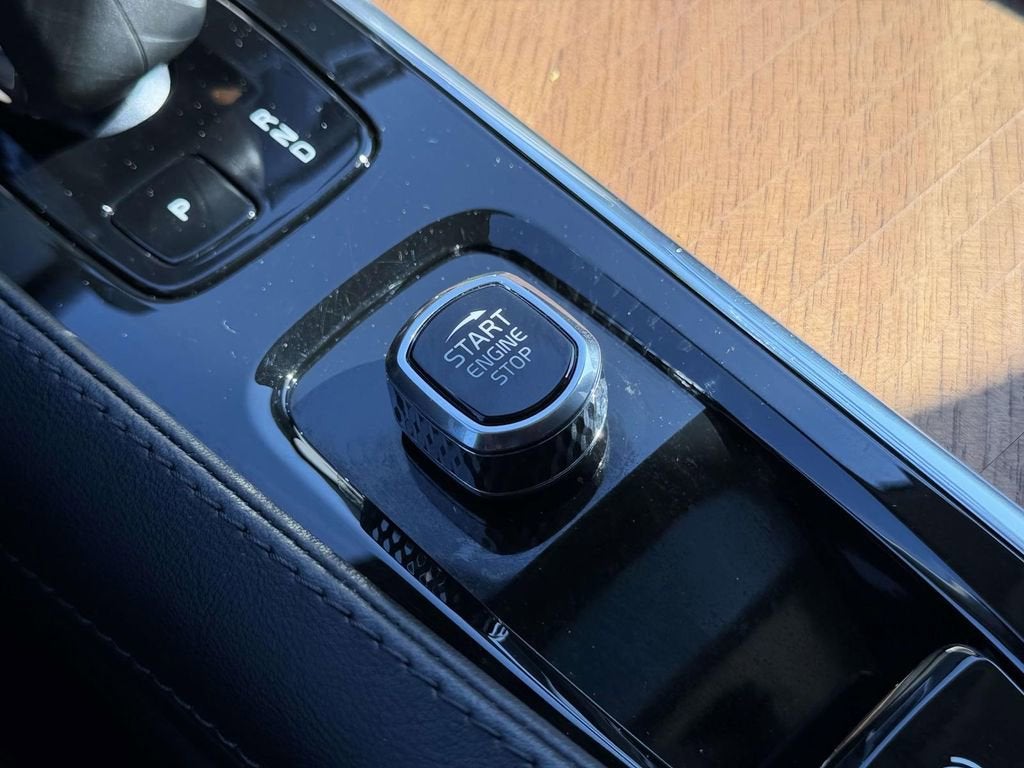 2023 Volvo XC90 B5 Plus