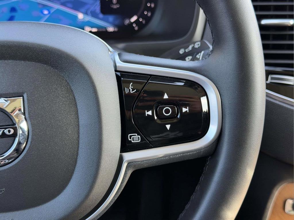 2023 Volvo XC90 B5 Plus