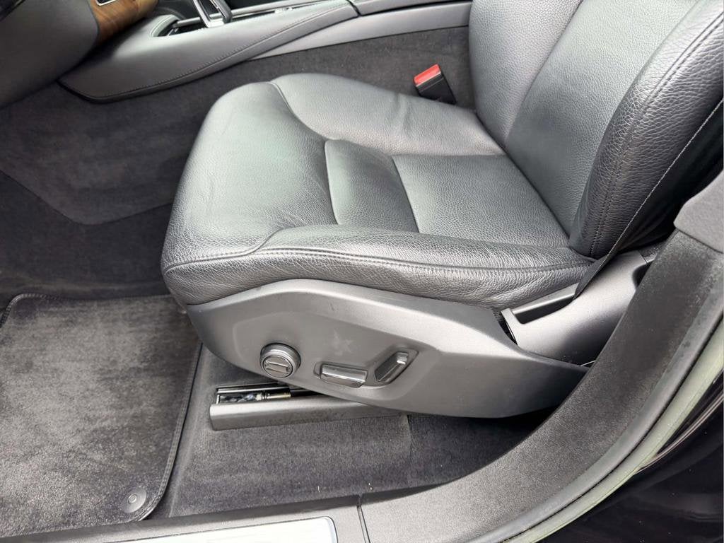 2023 Volvo XC90 B5 Plus