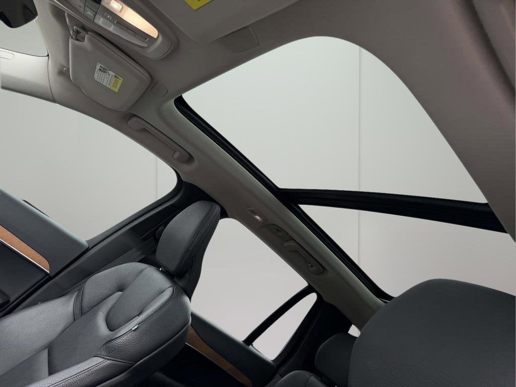 2023 Volvo XC90 B5 Plus