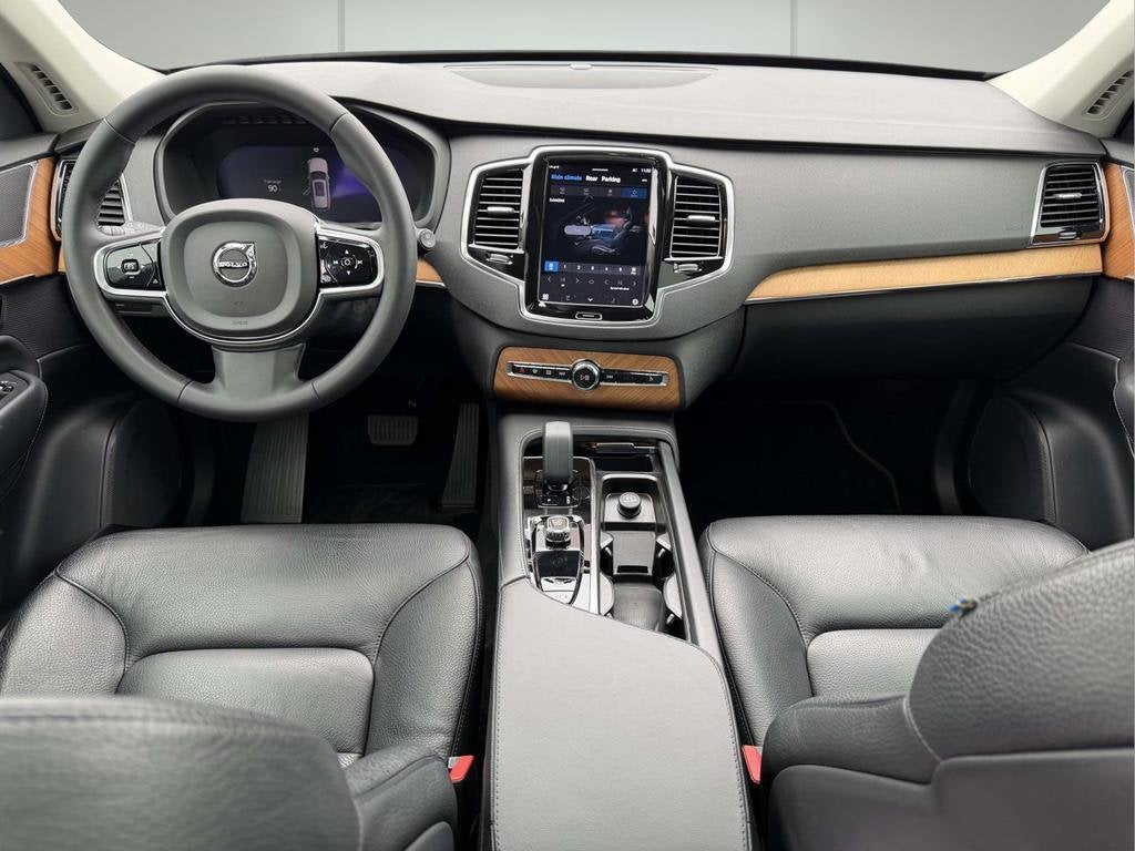 2023 Volvo XC90 B5 Plus