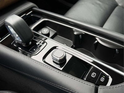 2023 Volvo XC90 B5 Plus