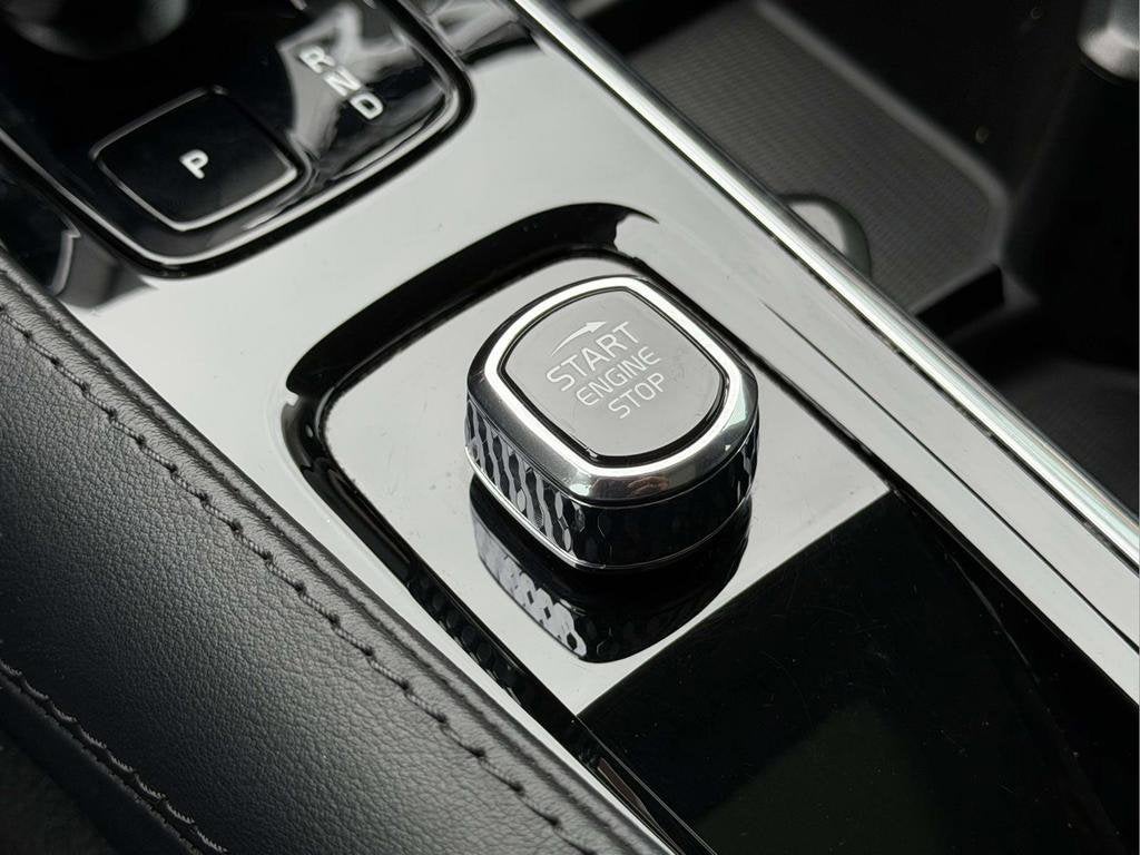 2023 Volvo XC90 B5 Plus