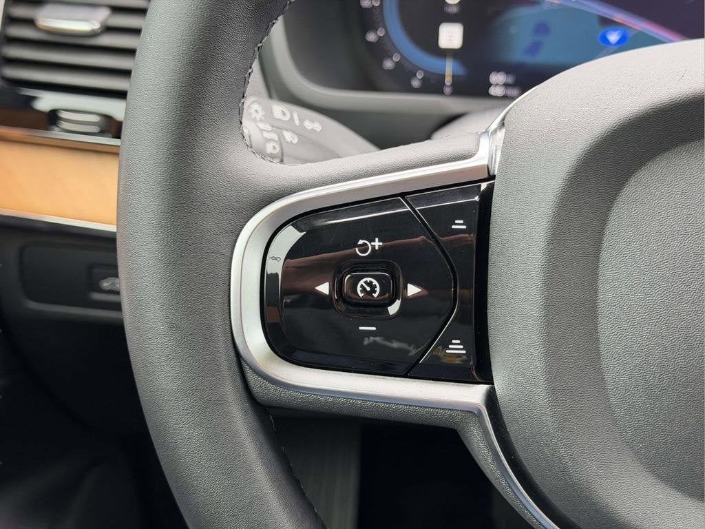 2023 Volvo XC90 B5 Plus