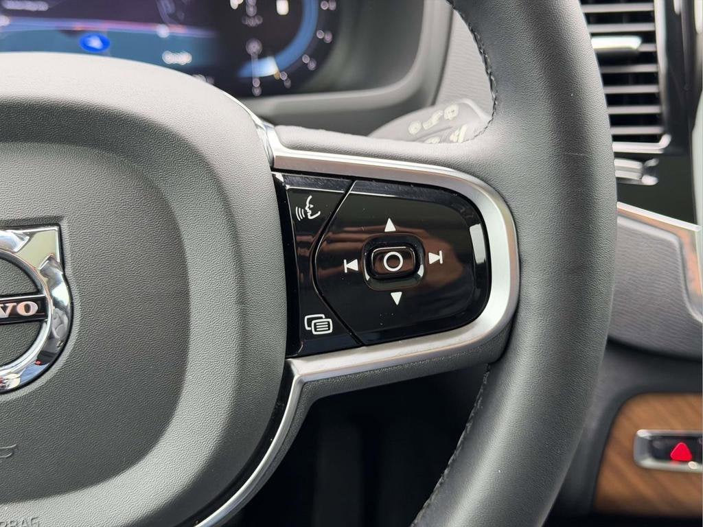 2023 Volvo XC90 B5 Plus